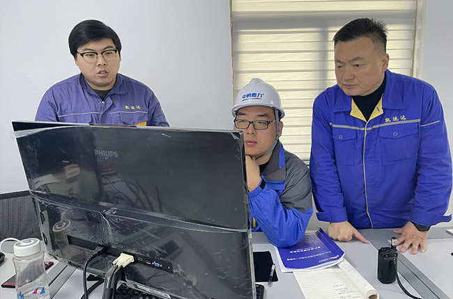 售后人員對(duì)時(shí)產(chǎn)1000噸智能化骨料生產(chǎn)線現(xiàn)場排查