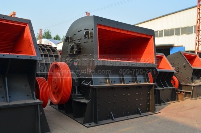 新鄉鼎力助力陜西發展的錘式破碎機
