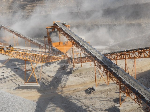 青石生產線生產現(xiàn)場