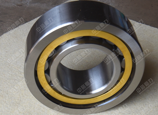 破碎機軸承近照