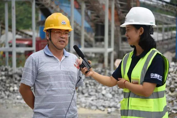 采訪獨石山采石場總經(jīng)理唐貴祥