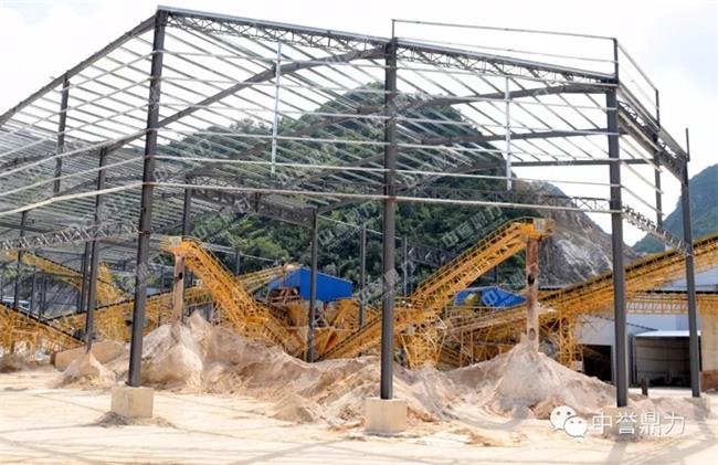 料棚封閉施工現(xiàn)場