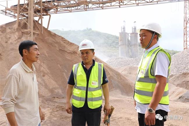 服務(wù)團(tuán)隊(duì)實(shí)地了解情況