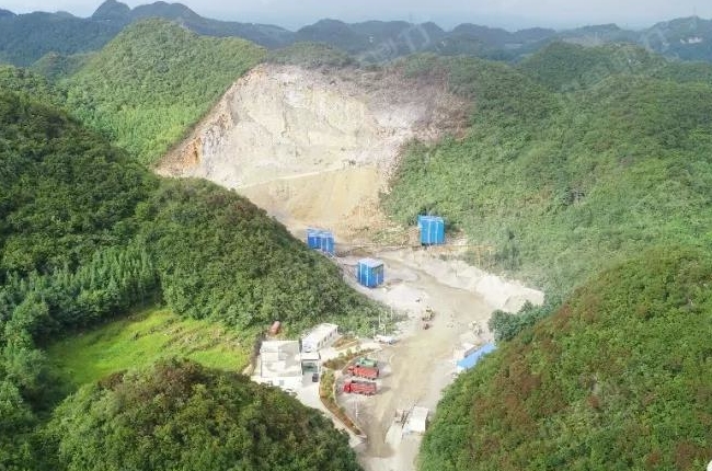 采礦區(qū)及生產(chǎn)現(xiàn)場(chǎng)遠(yuǎn)景圖