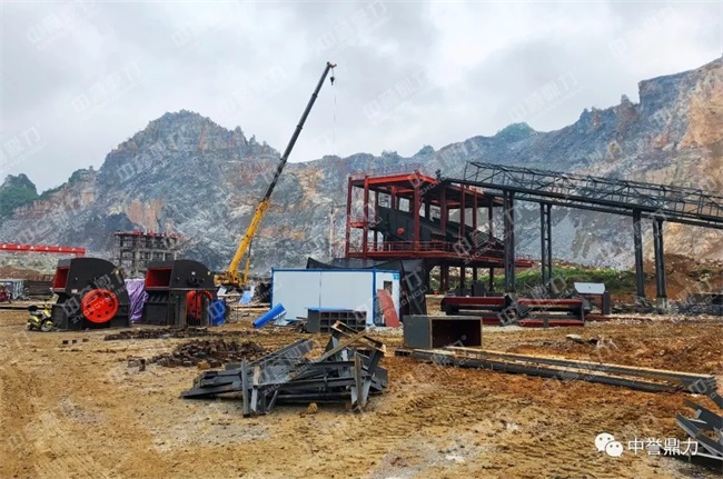 砂石骨料生產(chǎn)線(xiàn)設(shè)備進(jìn)場(chǎng)