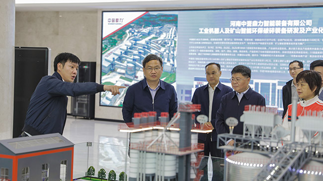 張治民董事長介紹中譽鼎力循環建材產業園項目