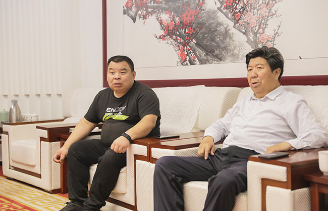 寧夏瀛海集團(tuán)董事長范海龍一行參觀中譽鼎力