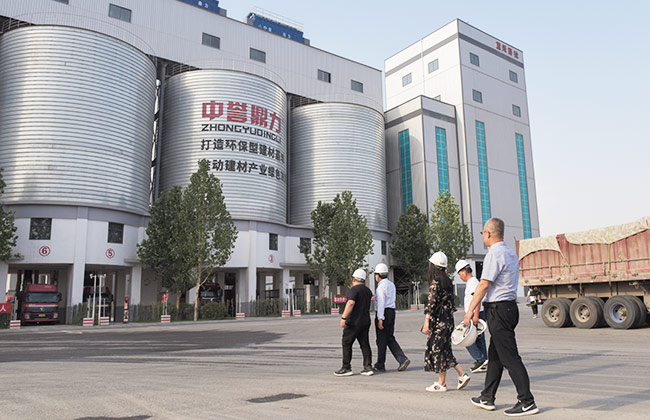 參觀藍(lán)天環(huán)保材料有限公司四位一體建材項目