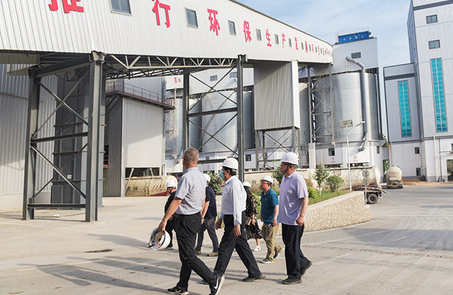 參觀藍(lán)天環(huán)保材料有限公司四位一體建材項目