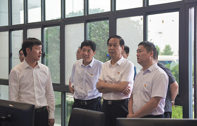 滎陽市導一行實地參觀中譽鼎力礦山管理云數據