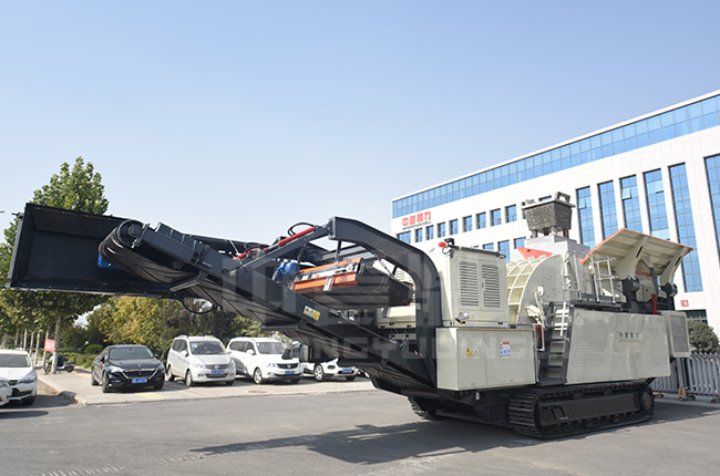 小型混凝土塊移動破碎機成為時代發(fā)展的“標配” 小型混凝土塊移動破碎機成為時代發(fā)展的“標配”